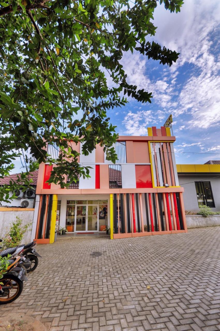 Djo Front One Inn Бенгкулу Экстерьер фото